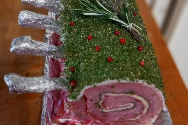 Carré d’Agneau en Habit de Fêtes